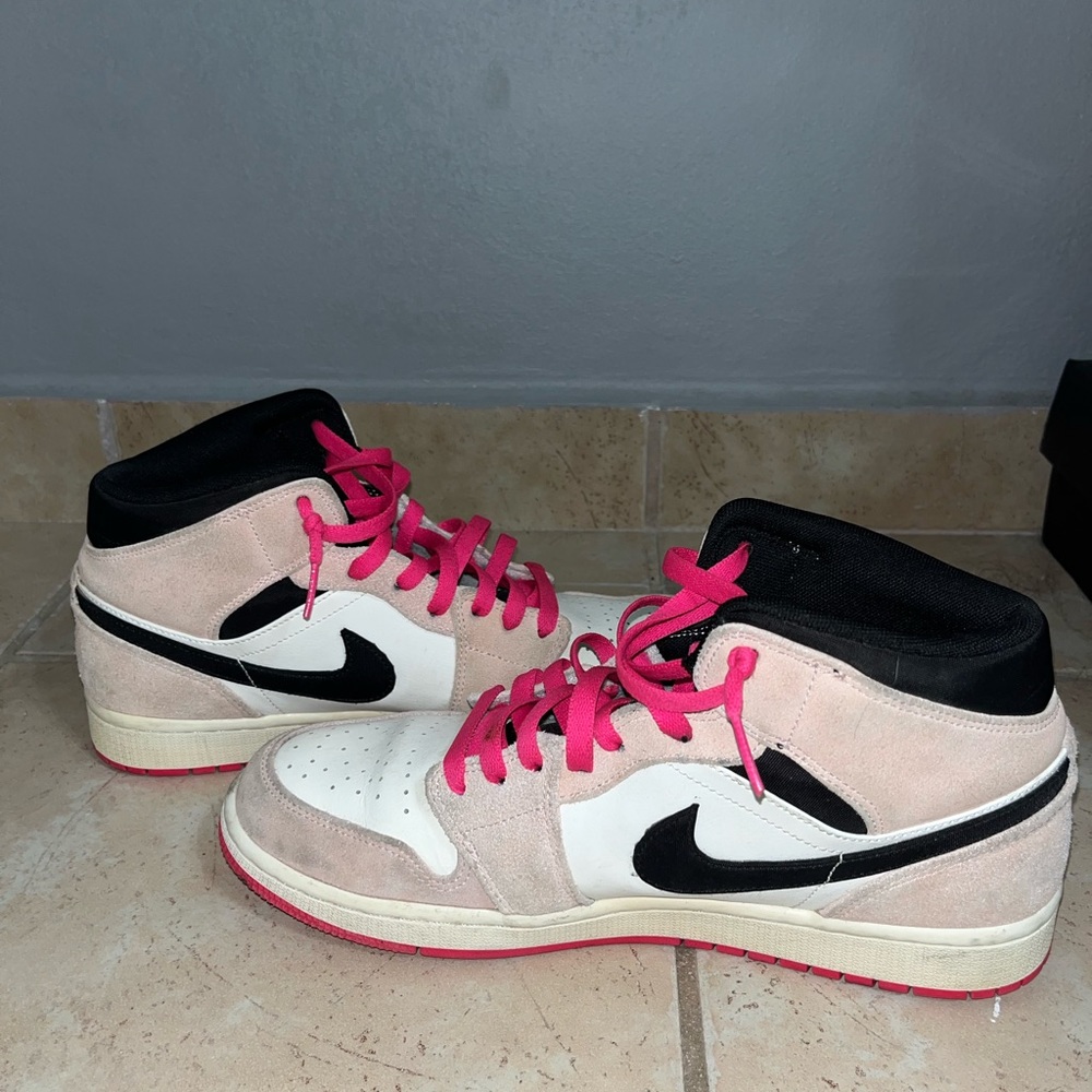Air Jordan 1 Mid ‘Crimson Tint’